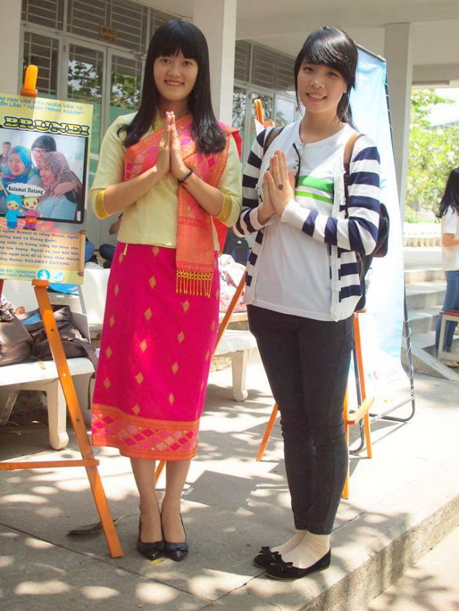 Nguyễn Thị Linh (trái)