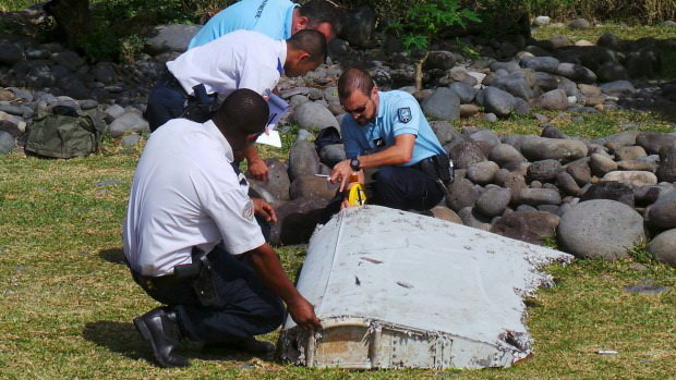 Chú thích ảnh: Mảnh vỡ của MH370 trên đảo Reunion Ảnh: Reuters