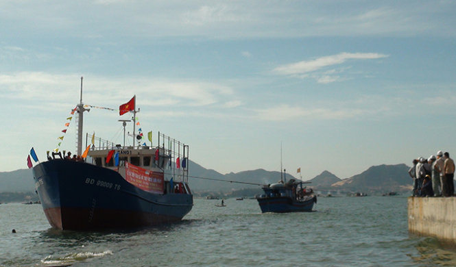 Tàu Hải Cảng 01 được hạ thủy ra vịnh Cam Ranh - Ảnh: HU.H.