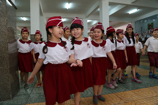 Đồng phục nữ Trường tiểu học quốc tế Á Châu giá 187.000 đồng/bộ - Ảnh: Như Hùng