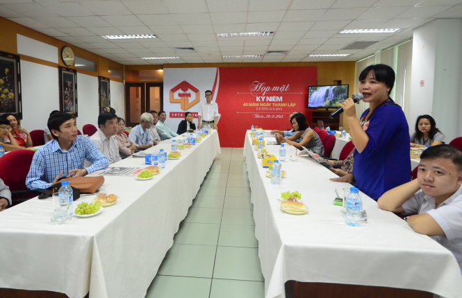 Chị Nguyễn Thị Thu Hương chia sẻ tại buổi họp mặt tri ân bạn đọc ngày 26-8 - Ảnh: Thanh Tùng