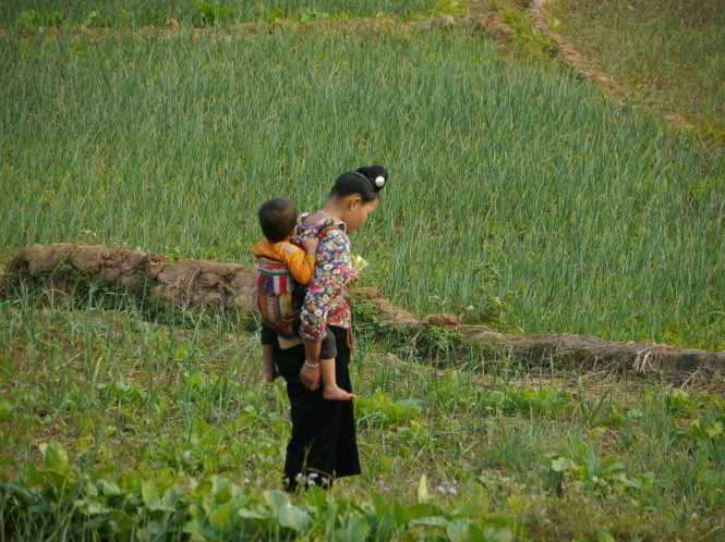 Tình mẹ luôn mênh mông như biển trời Ảnh: N.C.T.