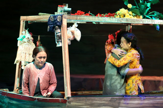 Ái Như - vai Thà lúc già - trong vở Bao giờ sông cạn - Ảnh: Gia Tiến