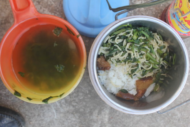 Khẩu phần ăn bữa trưa tại Trung tâm bảo trợ xã hội tỉnh Nghệ An - Ảnh: Doãn Hòa