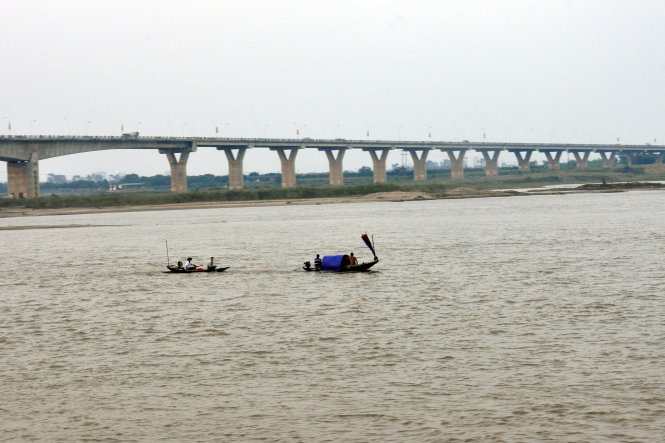 Buổi chiều bên cầu Vĩnh Tuy (Hà Nội) - Ảnh: Tr.Th.D.