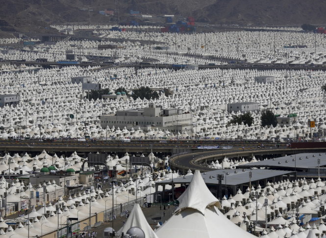 Khu lều trại khổng lồ ở Mina dành cho người hành hương Ảnh: Reuters