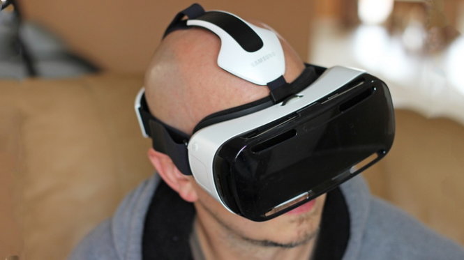 Trải nghiệm Gear VR phiên bản 2015 mới - Ảnh: Gizmag