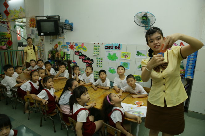 Giờ học của các bé lớp lá Trường mầm non Phượng Hoàng, phường Tân Tạo A, quận Bình Tân, TP.HCM. Đa số các bé đều là con của công nhân và người lao động - Ảnh: Như Hùng