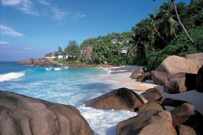 Các khu resort nằm ven biển tạo nên sự cuốn hút cho Seychelles - Ảnh: theluxurytravelexpert.