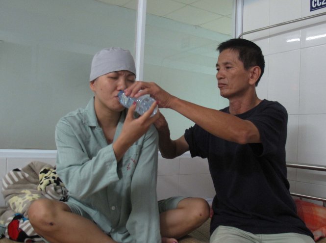 Do không có BHYT, Huyền Trang gặp rất nhiều khó khăn trong việc điều trị bệnh Ảnh: NAM KHÁNH