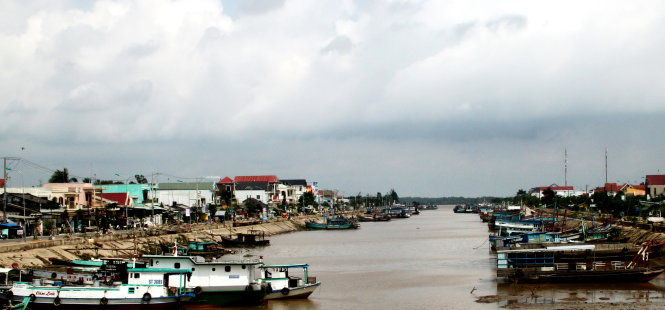 Một góc khu thị tứ bên cảng cá Trần Đề - Ảnh: Tấn Đức