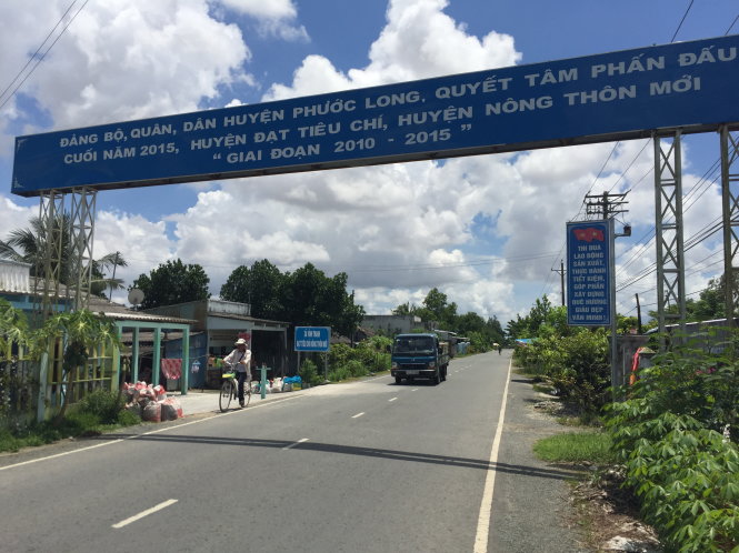 Nhiều nơi ở huyện Phước Long đều có khẩu hiệu tuyên truyền về nông thôn mới - Ảnh: C.Quốc