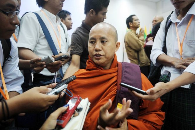 -	Sư thầy Ashin Wirathu gây nhiều tranh luận vì là người tu hành nhưng lại có những phát ngôn kích động hận thù Ảnh: AFP