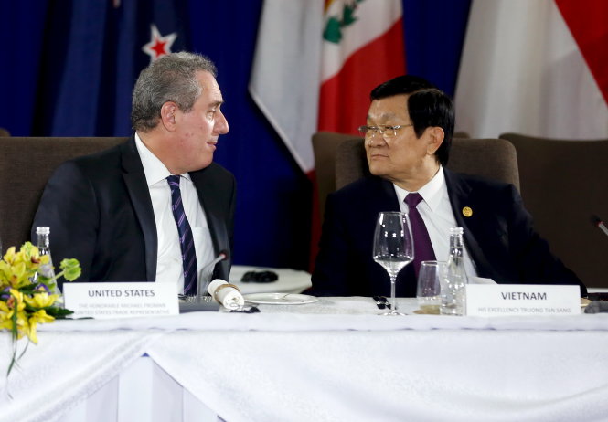 Chủ tịch nước Trương Tấn Sang và đại diện thương mại Mỹ Michael Froman tại buổi họp của lãnh đạo các nước tham gia TPP ngày 18-11 - Ảnh: Reuters
