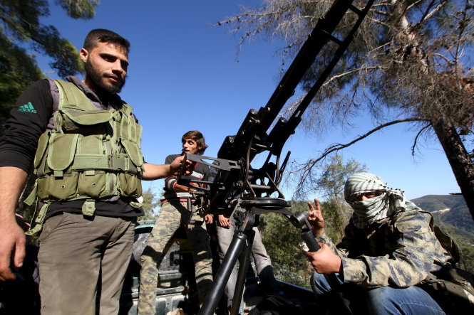 Lực lượng nổi dậy người Turkmen ở Syria. Đây là lực lượng gốc Thổ, được chính quyền Ankara hậu thuẫn - Ảnh: Reuters