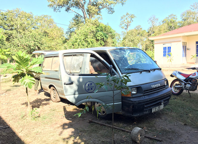 Chiếc xe chở gỗ lậu phát hiện tại buôn Trí B, xã Krông Na, huyện Buôn Đôn, Đắk Lắk sáng 2-12 - Ảnh: Quang Tùng