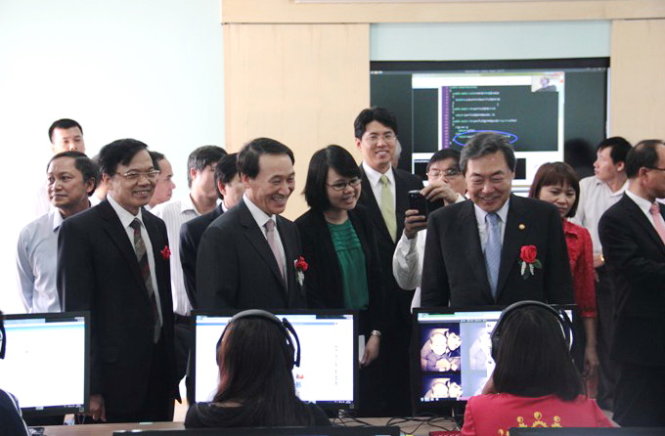 Đại sứ Ha Chan Ho trong dịp thăm Trường đại học Thái Nguyên - Ảnh: TNU