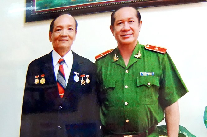 Họa sĩ Võ Tấn Thành và thiếu tướng Nguyễn Phi Hùng - Ảnh tư liệu