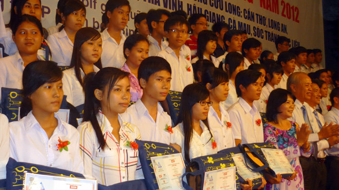 NKobnEEE.jpg
