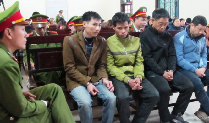 Bốn bị cáo tại phiên tòa - Ảnh: Hồ Văn