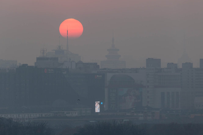 Bắc Kinh chìm trong khói mù ngày 17-12 - Ảnh: Getty