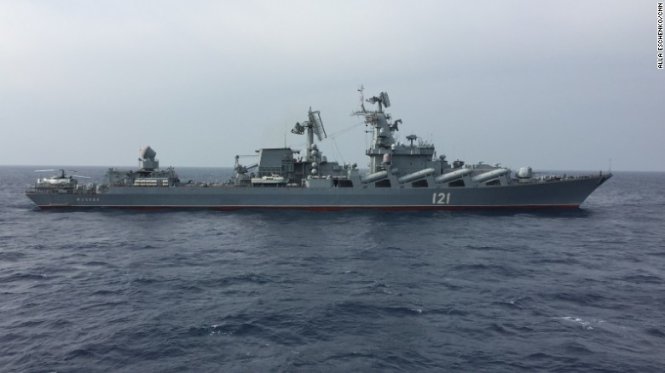 Tàu chiến Nga Moskva ngoài khơi Syria - Ảnh: CNN