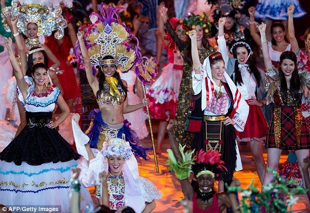 Tràn ngập sắc màu trong buổi tổng dợt cho đêm chung kết Miss World 2015. Ảnh: AFP.