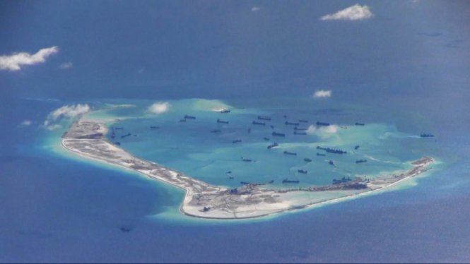 Hoạt động bồi đắp đảo nhân tạo trái phép của Trung Quốc tại Đá Vành Khăn thuộc quần đảo Trường Sa của Việt Nam đã được máy bay do thám P-8A Poseidon của Hải quân Mỹ ghi lại - Ảnh: Reuters
