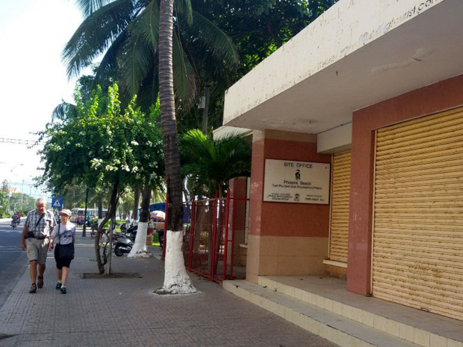 Cửa hàng mỹ nghệ cũ trên bãi biển Nha Trang, ở phía đông đường Trần Phú, đã được giao Công ty TNHH Dewan làm văn phòng - Ảnh: Phan Sông Ngân