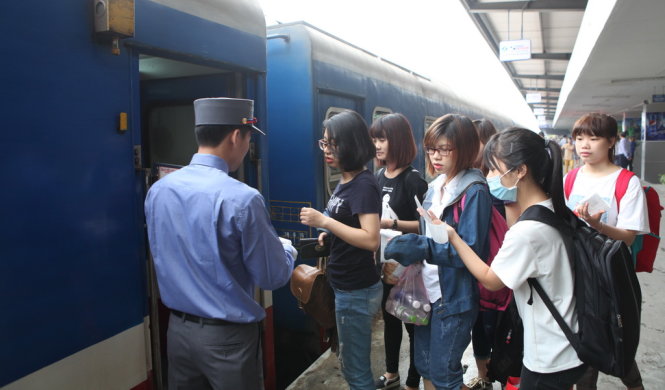 Đường sắt Việt Nam đang làm ngược: lấy lợi nhuận từ vận tải hành khách bù cho vận tải hàng hóa - Ảnh: T.PHÙNG