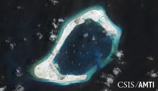 Ảnh chụp vệ tinh đá Subi thuộc quần đảo Trường Sa hồi tháng 9-2015 (Reuters)