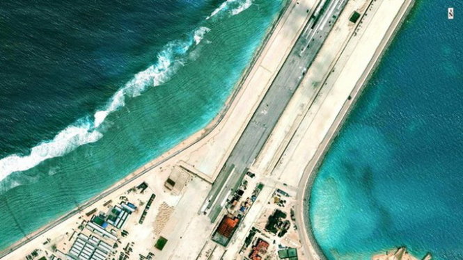 Một phần đường băng sân bay trên Đá Xubi được hình ảnh vệ tinh chụp lại - Ảnh: Finacial Times