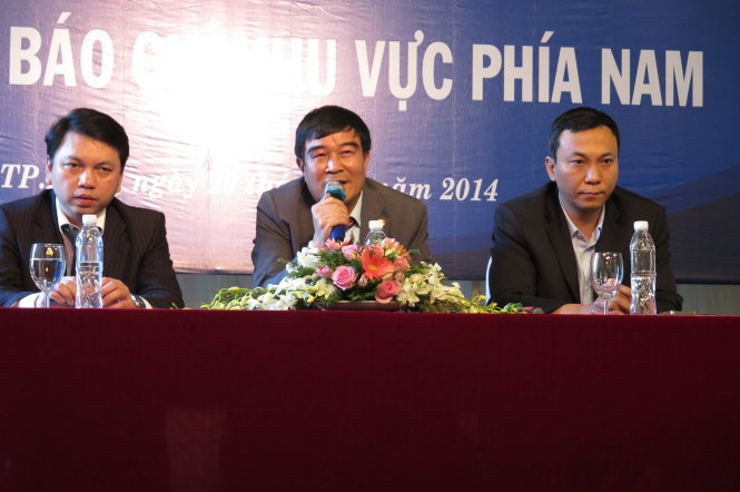 Ông Xuân Gụ (giữa) và tổng thư ký VFF Lê Hoài Anh (trái) cùng phó chủ tịch VFF Trần Quốc Tuấn - Ảnh: S.H.