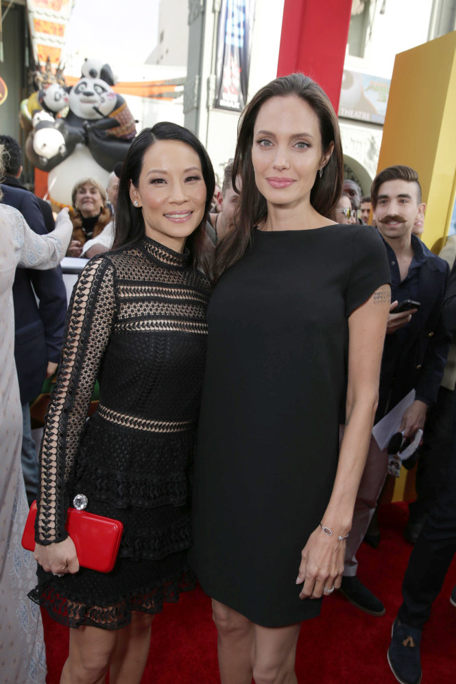 Angelina Jolie và Lucy Liu.
