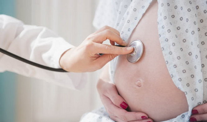 Chăm sóc sức khỏe người mẹ lúc mang thai là biện pháp hiệu quả ngăn ngừa tình trạng trẻ chết non - Ảnh: leaderstandard.com