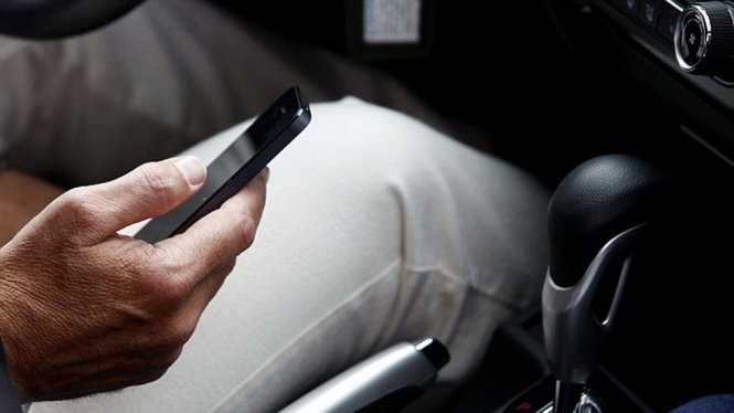 Một tài xế ở Mỹ đã tử vong do vừa lái xe vừa xem phim sex trên điện thoại - Ảnh minh họa: Getty