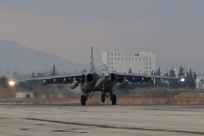 Máy bay ném bom Su-34 của Nga hạ cánh tại căn cứ quân sự ở Latakia, Syria - Ảnh: AFP