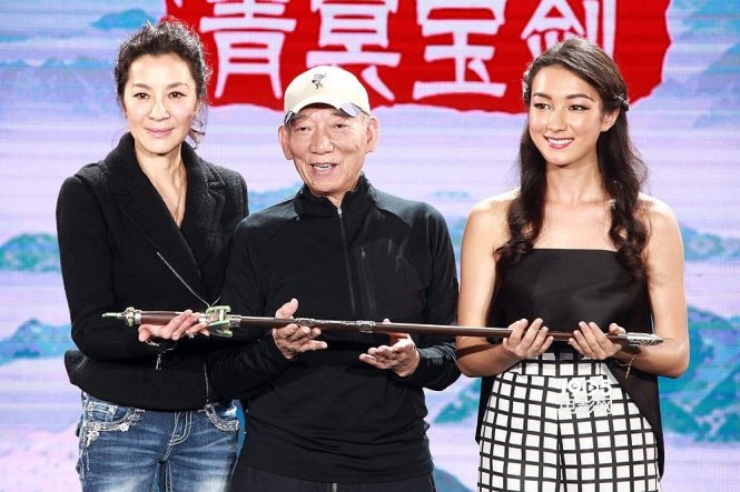 Dương Tử Quỳnh, đạo diễn Viên Hòa Bình và gương mặt mới Lưu Thừa Vũ trong hoạt động quảng bá phim.