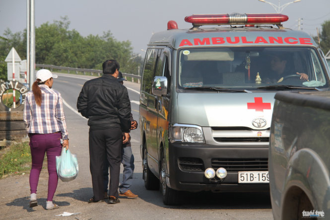 Xe cấp cứu bắt khách từ Huế vào Sài Gòn giá 600.000 đồng/người - Ảnh: Phước Tuần
