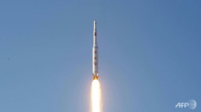 Bình Nhưỡng phóng vệ tinh quan sát Trái đất - Ảnh: AFP