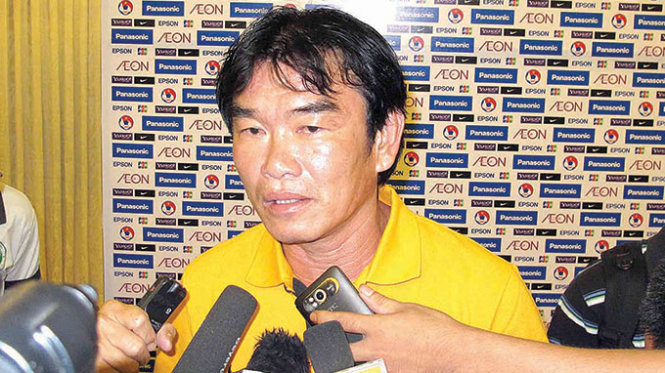 HLV Phan Thanh Hùng khi dẫn dắt đội tuyển VN ở AFF Cup 2012                      - Ảnh: N.K.