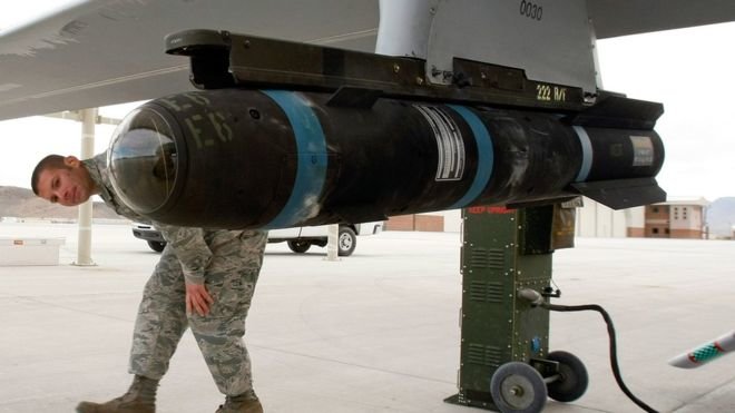 Tên lửa Hellfire mặc dù không mang đầu đạn nhưng vẫn chứa đựng rất nhiều bí mật công nghệ - Ảnh: Getty Images/BBC