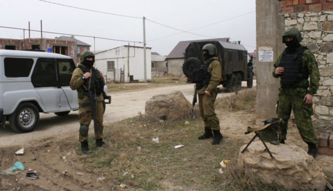Cảnh sát Nga tại Dagestan - Ảnh: Reuters