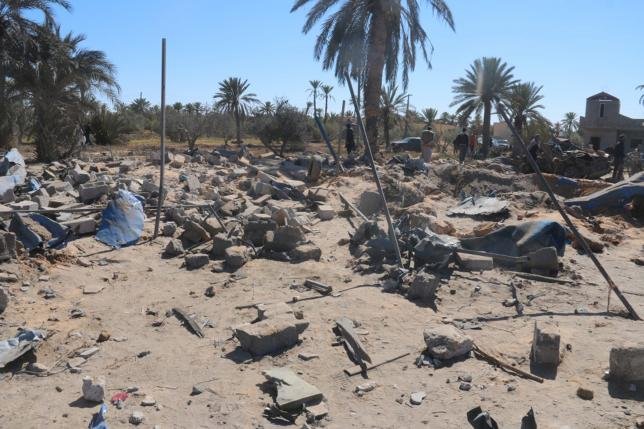 Địa điểm ở thành phố Sabratha, Libya sau khi bị máy bay Mỹ không kích - Ảnh: Reuters
