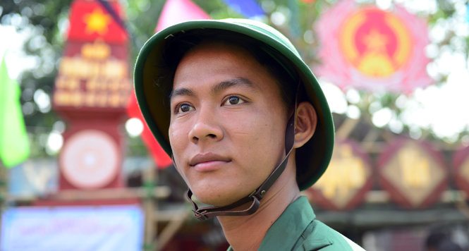 Anh Lê Anh Tuấn, Bí thư Đoàn P. Linh Chiểu, cử nhân ĐH Hutech tham gia Nghĩa vụ quân sự năm 2016 - Ảnh: Thanh Tùng