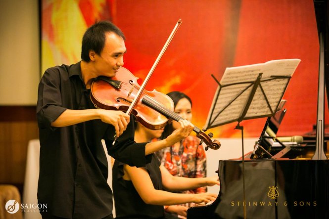 Thành viên nhóm bạn yêu nhạc cổ điển Sài Gòn trong một chương trình biểu diễn - Ảnh: Saigon Classical