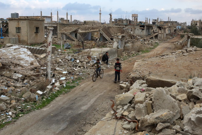 Thị trấn cổ Bosra al-Sham ở miền nam Syria tan hoang sau những ngày chiến tranh - Ảnh: Reuters