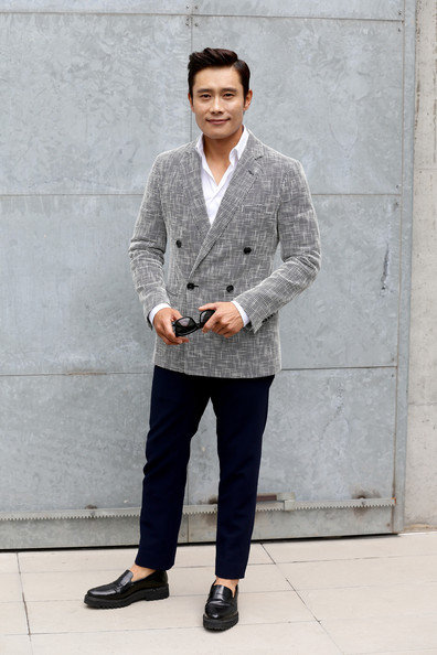 Một trong những diễn viên châu Á hiếm hoi công bố giải năm nay - tài tử của những phim tình cảm Lee Byung-hun - Ảnh: Getty Images