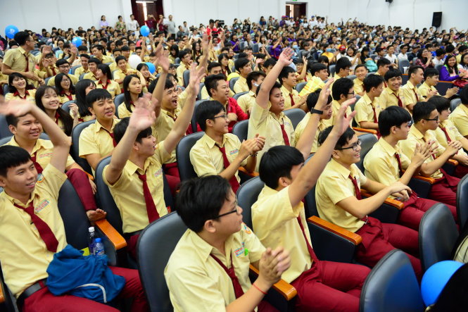 Hàng ngàn học sinh tham dự lễ khai mạc ngày hội tư vấn tuyển sinh tại Trường ĐH Bách Khoa (ĐHQG TP.HCM) sáng 28-2 - Ảnh: Quang Định