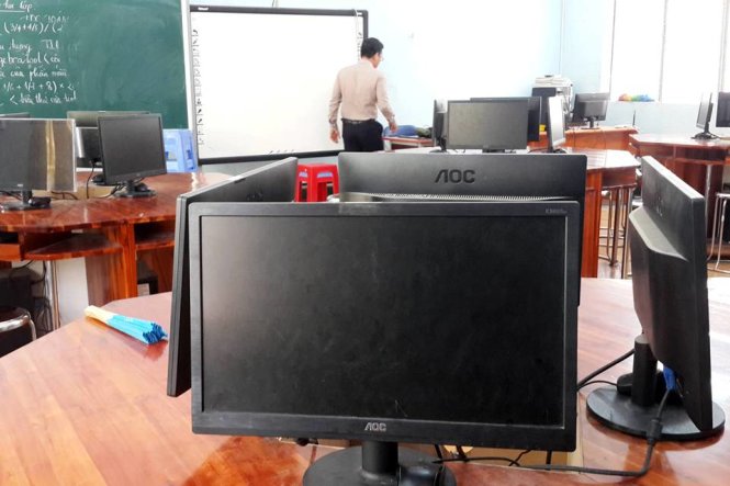 Hệ thống máy tính trong phòng thi số 5, hội đồng thi Trường THCS Trần Hưng Đạo (TP Biên Hòa) gặp sự cố trong kỳ thi - Ảnh: A Lộc